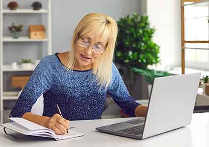 Care giver gaining care expertise through eLearning